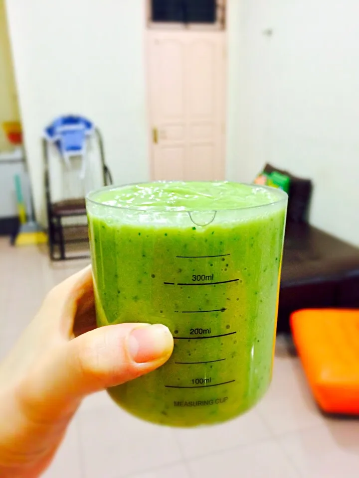 Avocado celery oatmeal smoothies|wu lan lieさん