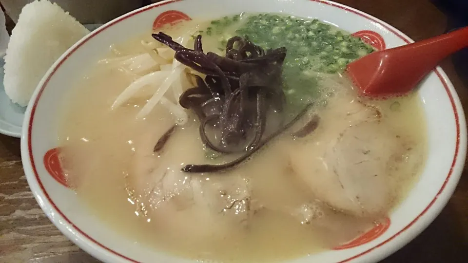 ラーメン 唐そば 渋谷2丁目店のラーメン+おにぎり1個 ＠渋谷|大脇さん