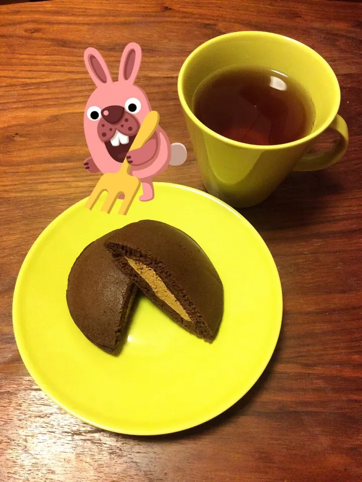 Snapdishの料理写真:セブンイレブンのベルギーチョコ ふんわりしっとりパンケーキ 2015.5.9|キラ姫さん