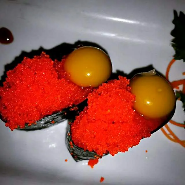 masago with quail eggs sushi salmon row|CHUENCHAIさん