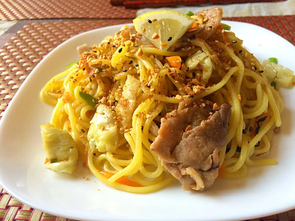 Tomoko Itoさんの料理 子供も食べられるエスニック焼きそば💕 トップは作りたてのエジプト塩にしました。|佐野未起さん