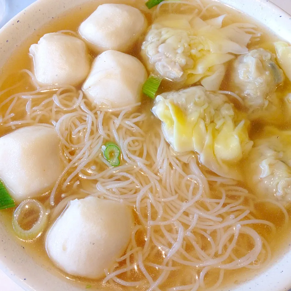 Fishball and shrimp meat dumpling vermicelli noodle soup :D|KHaylee09さん