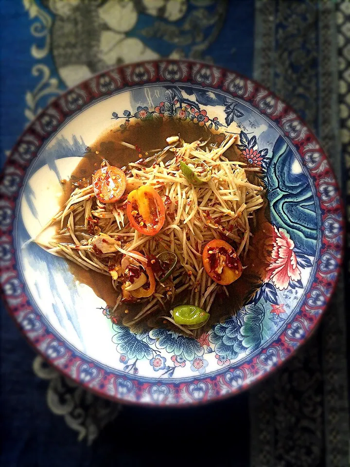 Prepare papaya salad for lunch|jirawanさん