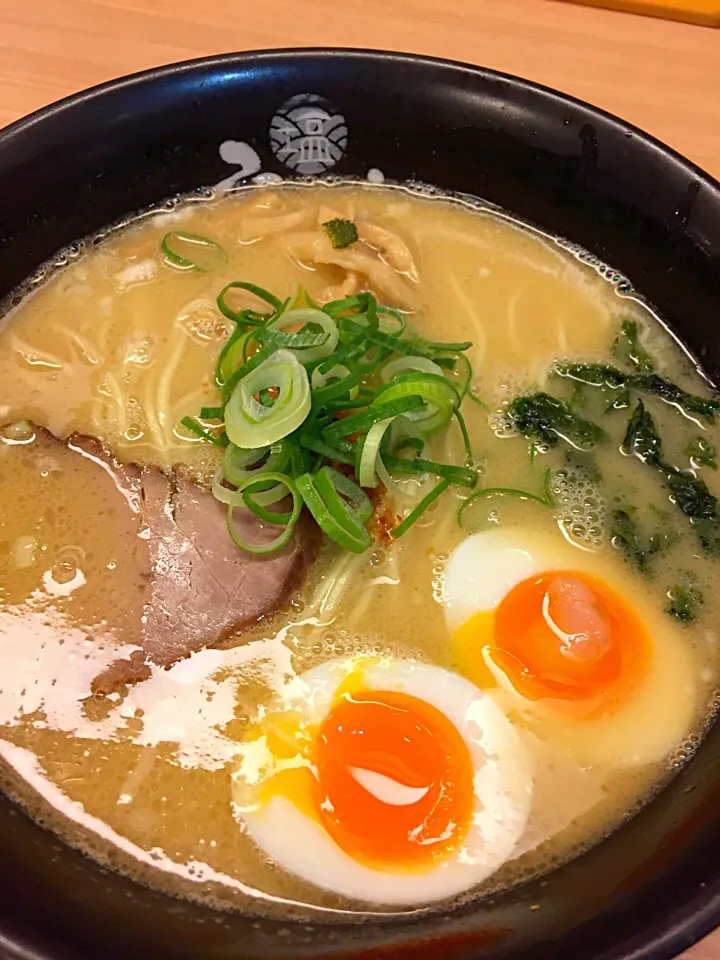 Snapdishの料理写真:とろり白湯塩玉ラーメン@ひるがお|もっぴさん