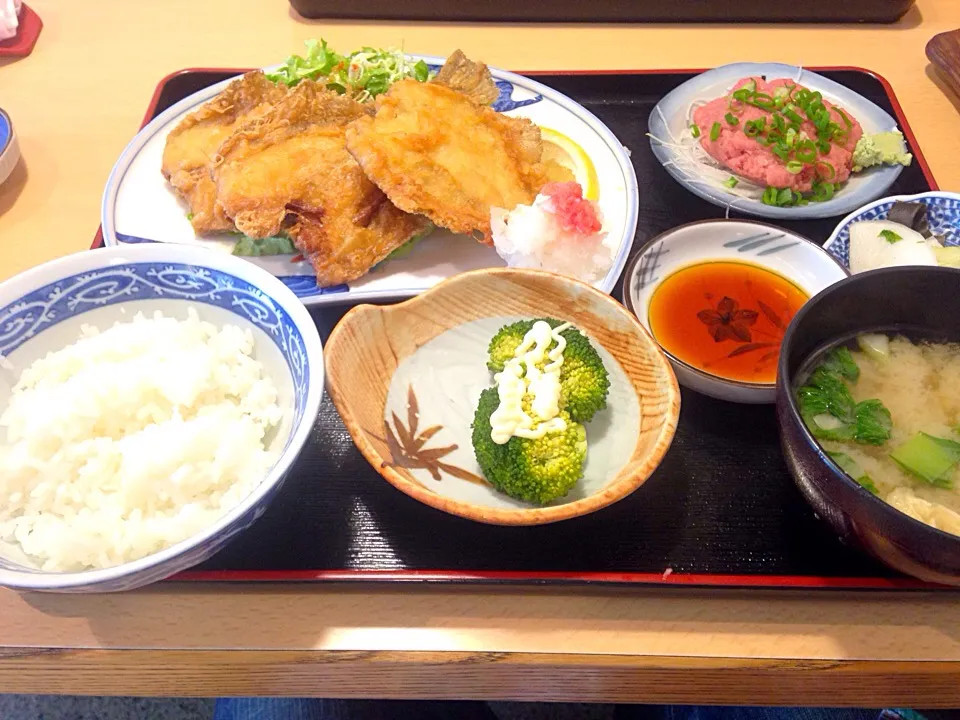 Snapdishの料理写真:真カレイのから揚げ定食|マニラ男さん