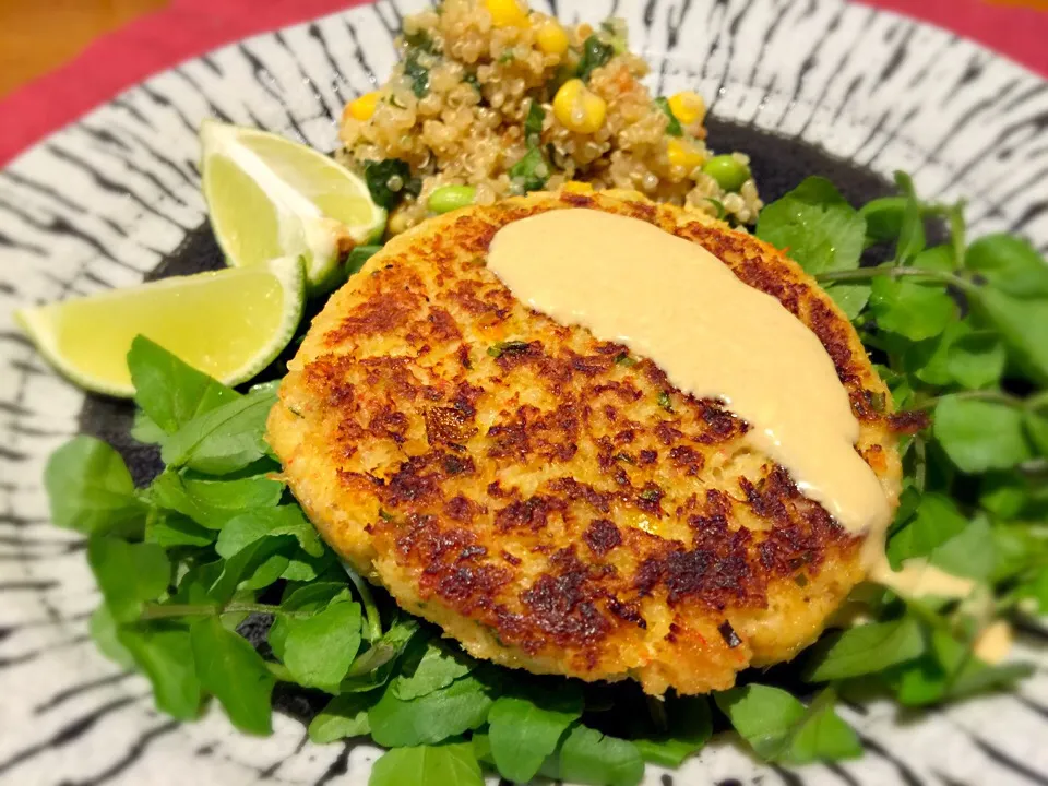 クラブケーキ、わさびマヨ醤油ソース。Crab cake with wasabi,soy,mayo and ginger sauce.|Sayaka Jinsenji Huletteさん