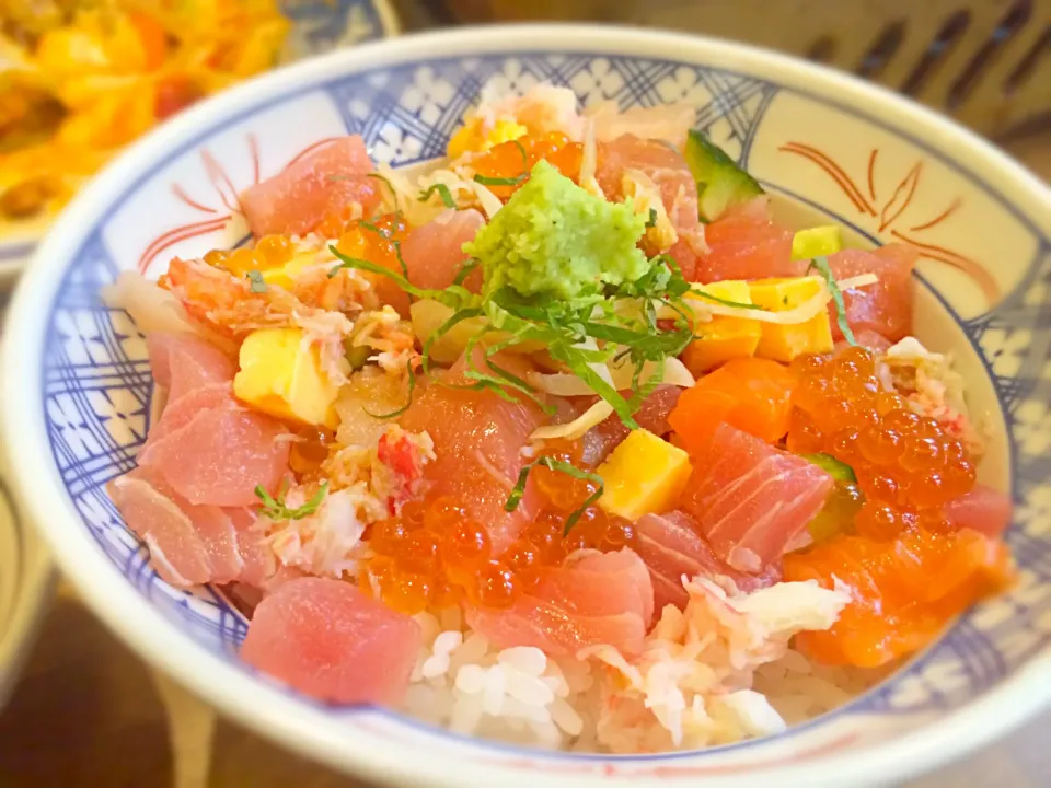 磯丸水産海鮮ばらちらし丼|早坂淳さん