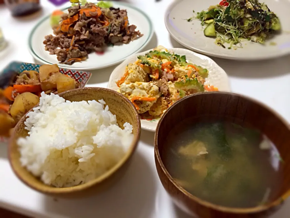 野菜たっぷり！冷蔵庫整頓。チャンプルー、肉じゃが、牛肉野菜炒め、アボカドサラダ、しじみ汁|ありさん