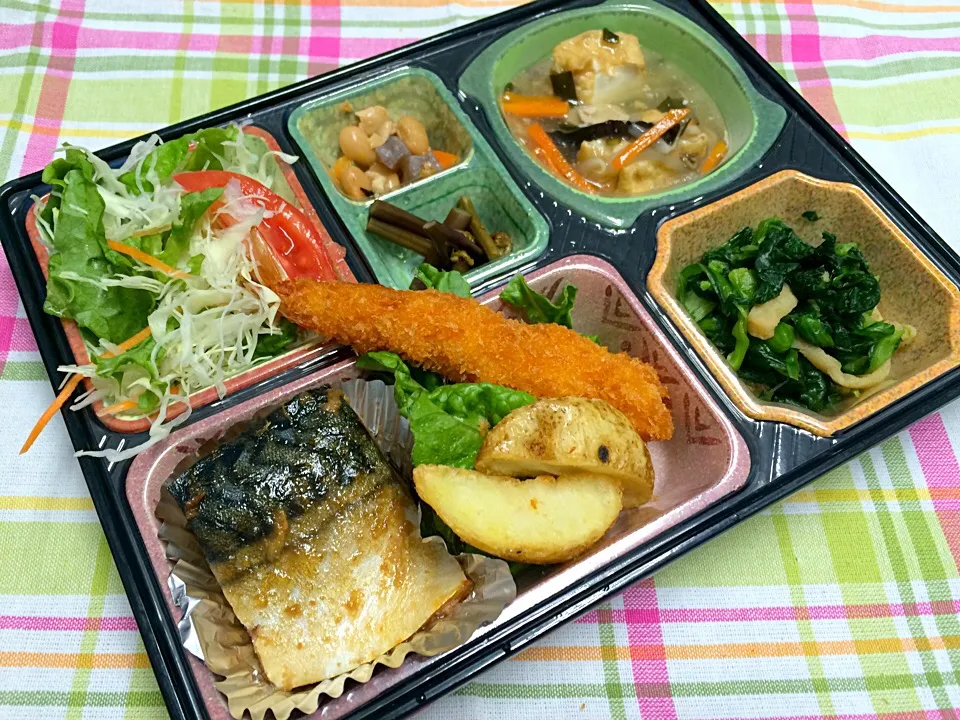 Snapdishの料理写真:厚揚げ豚肉野菜あんかけ 日替わり弁当 豊川市宅配|Naokazu Kuritaさん