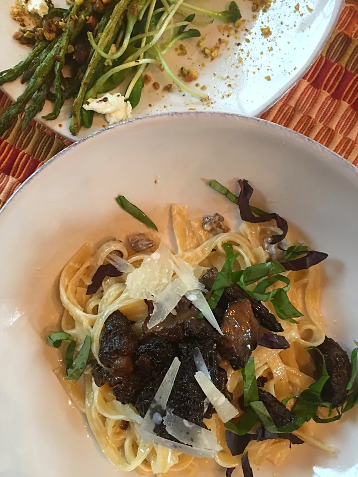 morel lemon fettuchini and asparagus pistachio goat cheese salad|Matthew Cashenさん