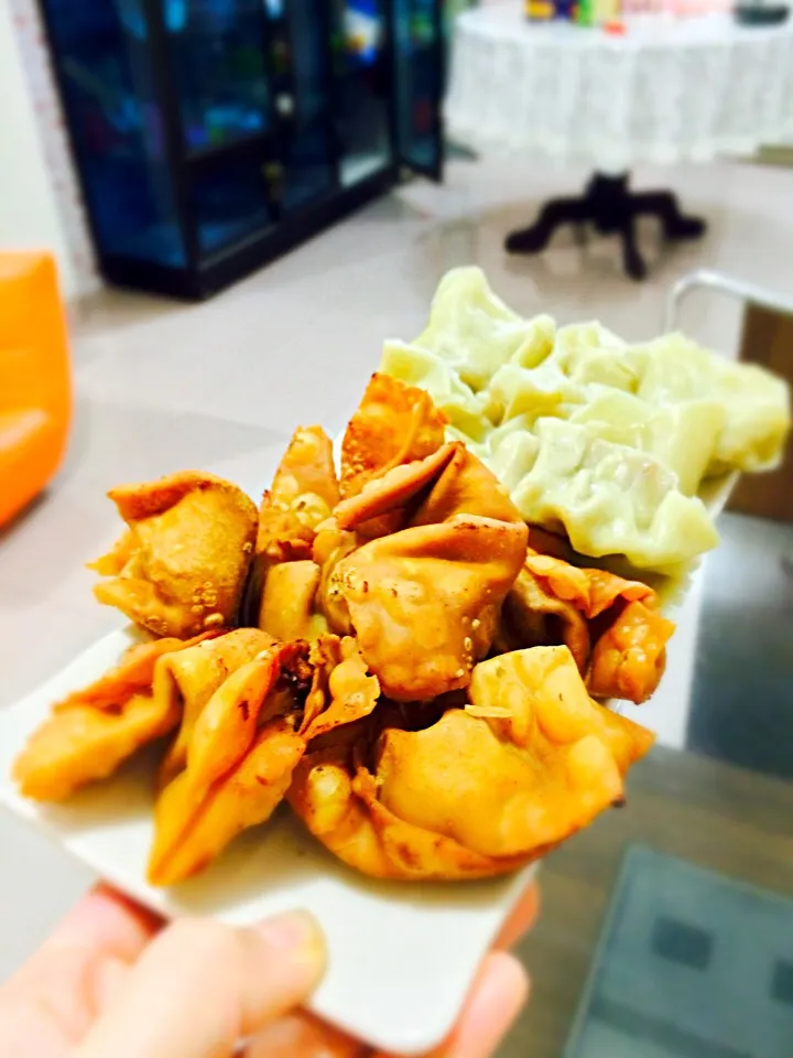 Snapdishの料理写真:Fry and wet dumpling wonton|wu lan lieさん