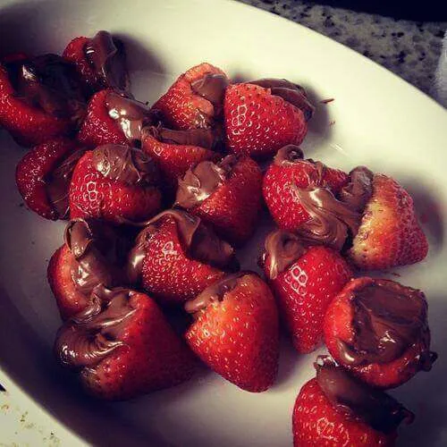 Chocolate filled strawberries|CHUENCHAIさん