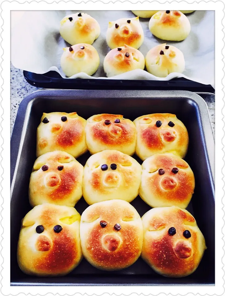 Snapdishの料理写真:ぶた君のちぎりパン🐷|えみちさん