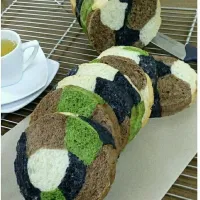 Snapdishの料理写真:Classic Camo Bread #Acitived charcoal bamboo #greentea powder #Chocolate powder|D' Liciouz Appetit'sさん