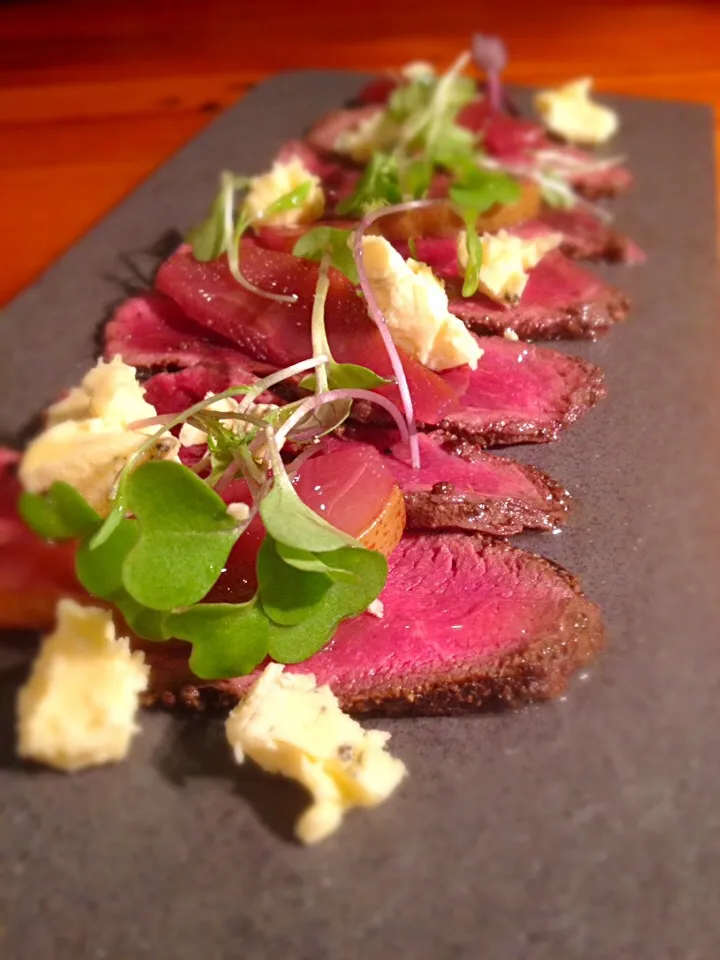 Venison, port pears, blue cheese and truffle oil|Michael Jonesさん