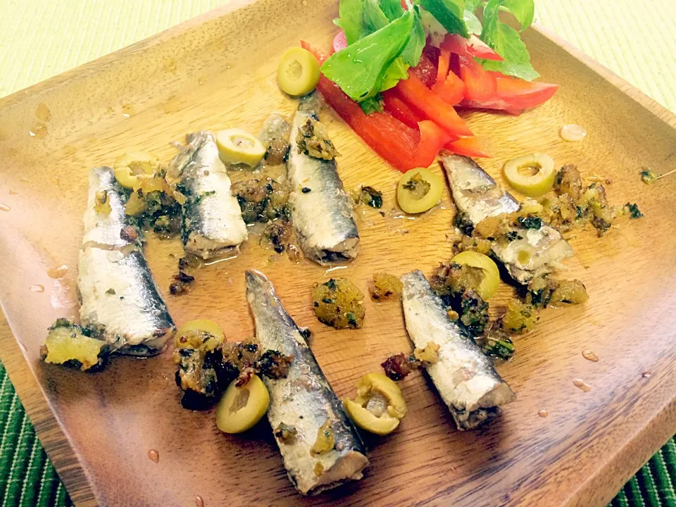 Small Sardines in Olive oil and Herb spice|Jaimie Alvarezさん