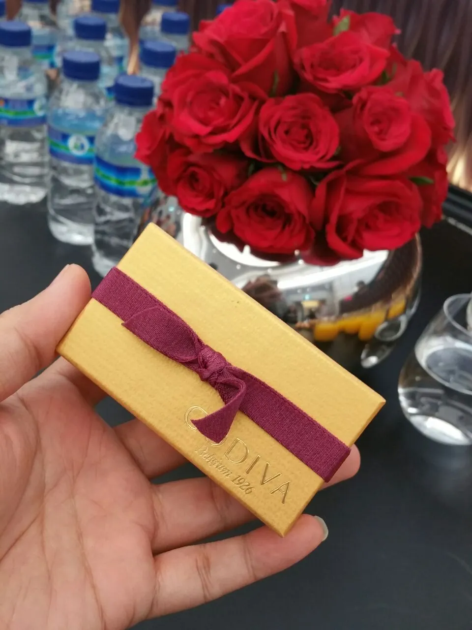 Godiva chocolate served to Business Class passenger|秋平さん