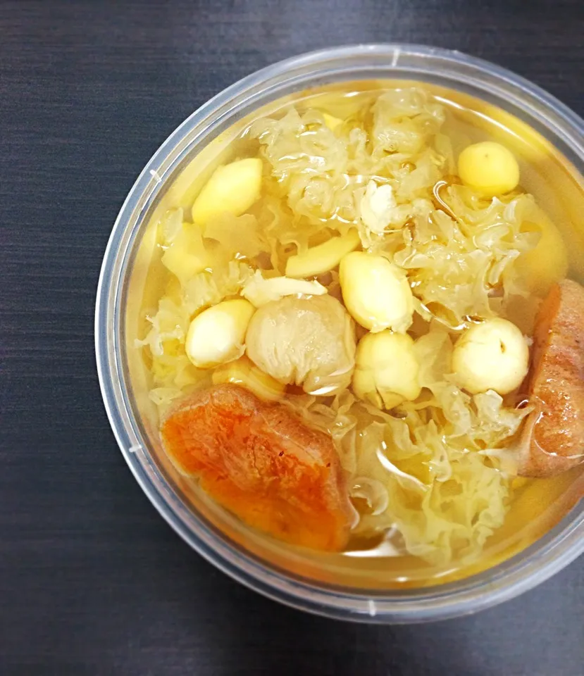 Chng tng - sweet dessert soup with white fungus, ginkgo, lotus seeds, dried persimmon, dried longan|coxiella24さん