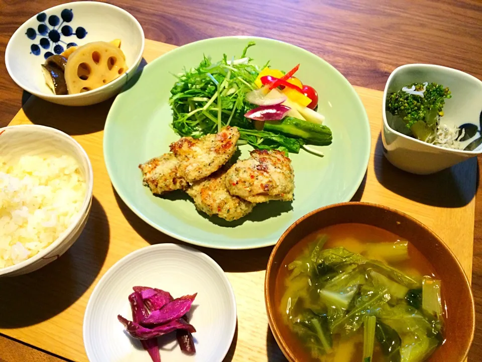 Snapdishの料理写真:鶏胸肉のパン粉チーズ焼き定食|こんぶさん