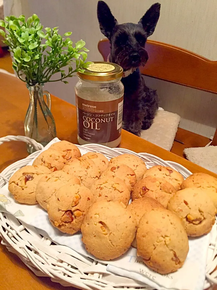 Snapdishの料理写真:りずむさんの料理 ココナッツ風味の黒糖くるみクッキー🍪|Miki (^_−)−☆さん