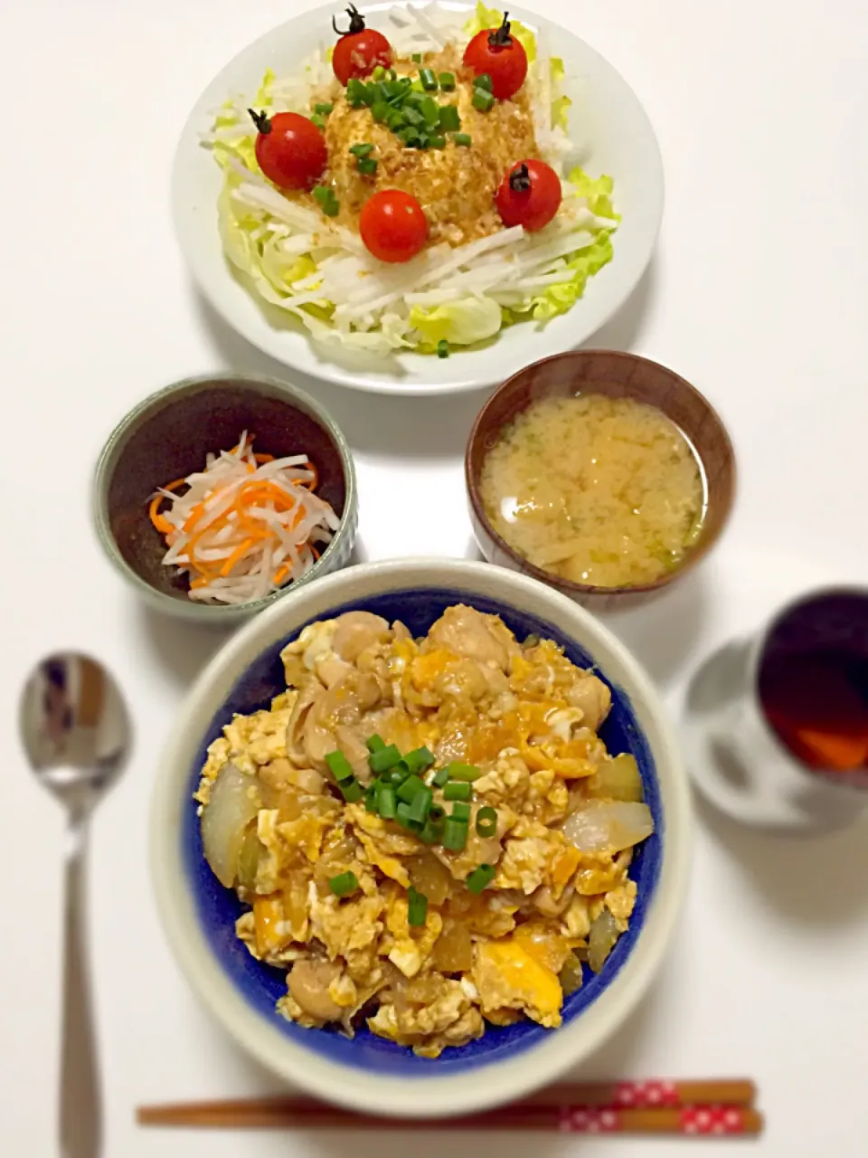 旦那お手製親子丼&おあげの味噌汁&なます&豆腐と大根のヘルシーサラダ♡|あゆかさん