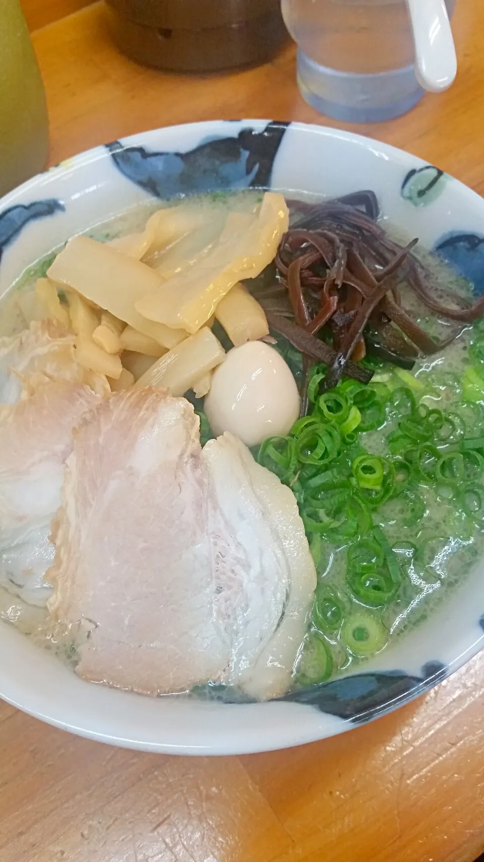 とんこつラーメンは固麺でねぎトッピング|unotacoさん