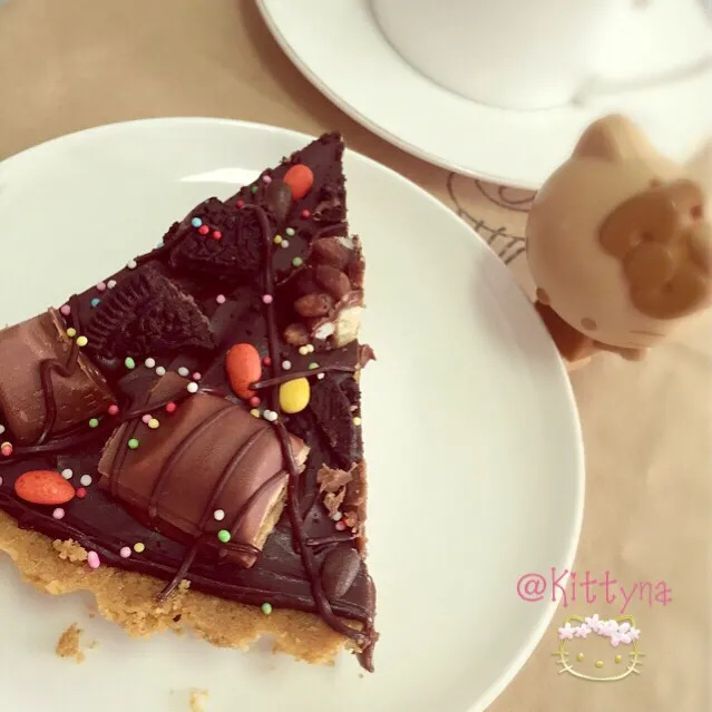 🌈M&M's Kinder Bueno and Oreabits on top of a thick and rich chocolate tart bed🍫|🎀Kittyna🌸さん