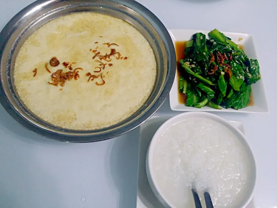 Simple dinner Porridge 
Steamed Egg Tofu & Stir Fry Baby Kailan|🌷lynnlicious🌷さん