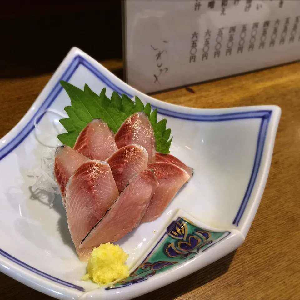 【よぎ田類の酒場放浪記】
幡ヶ谷 "いわしや" 鰯料理屋さん
刺身でチビチビ
鰯は鮮度が大事ね|Yogiさん