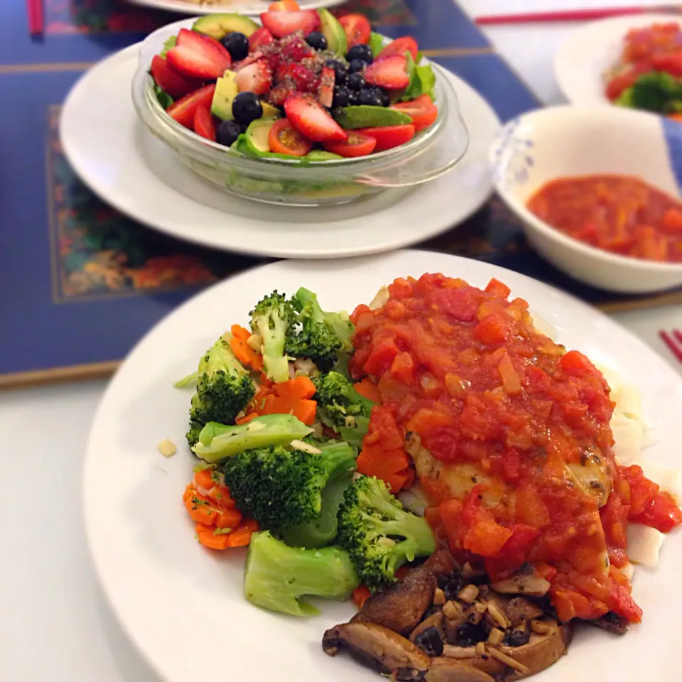 Mother's Day Dinner. Pan-fried Fish Fillet on a bed of Handmade Noodles with fresh Tomato+Onions Sauce. & SIDES of Stir-fried Garlic Broccoli Carrots & Sautéed |Sakuraaaaaさん