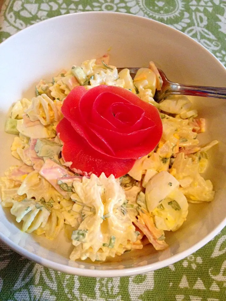 Simply Carbonara Flavored Salad  with a Tomato rose|Emanuel Hayashiさん