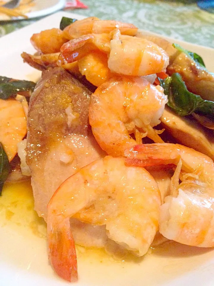 Buri (Yellowtail Fish) with Shelled Prawns In Basil Butter Sauce|Emanuel Hayashiさん