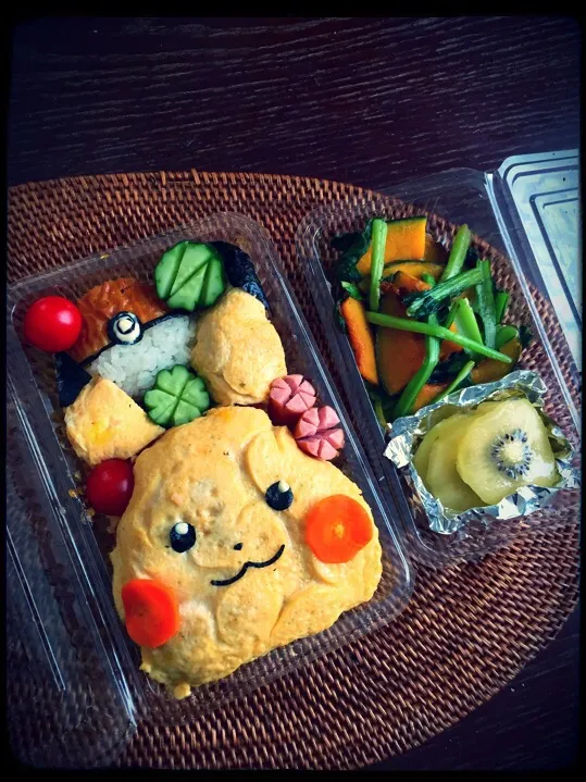 Snapdishの料理写真:ピカチュウなキャラ弁◎|ゆかぴさん