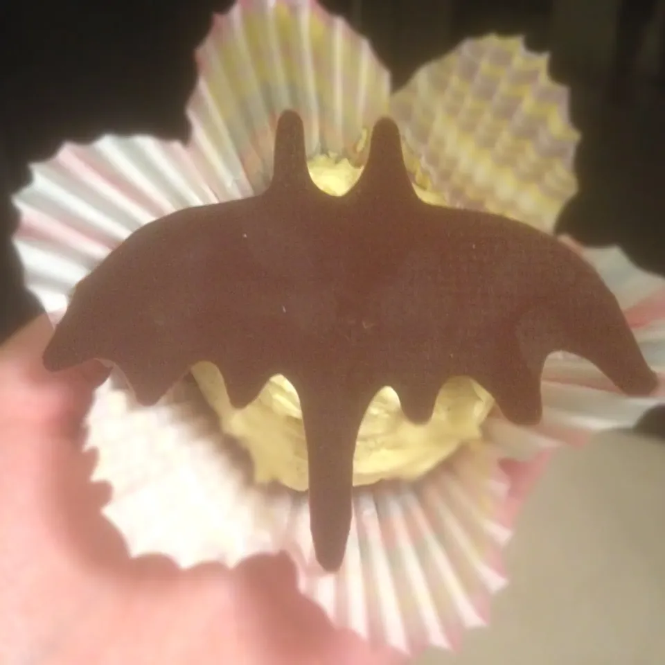 Snapdishの料理写真:Batman Cupcake|Anna🍎さん