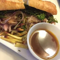 Snapdishの料理写真:https://www.hellofresh.com/recipe/detail/5537af396ced6ec6038b4568/braised-pork-au-jus-with-crispy-parsnip-fries-broccolini/|@gmikulskyさん