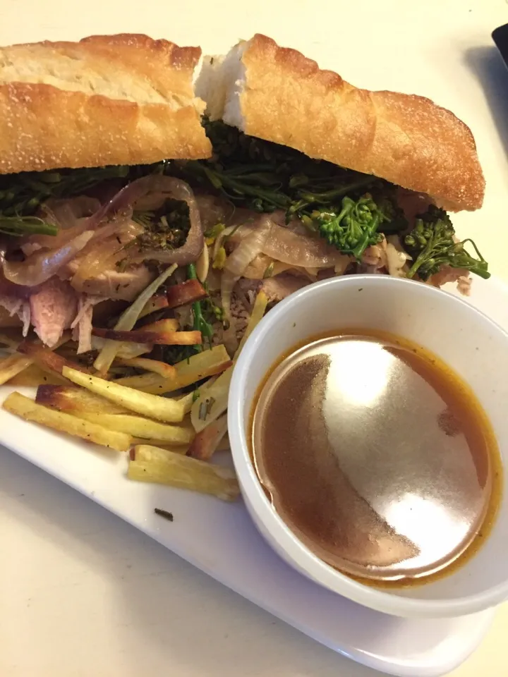 https://www.hellofresh.com/recipe/detail/5537af396ced6ec6038b4568/braised-pork-au-jus-with-crispy-parsnip-fries-broccolini/|@gmikulskyさん