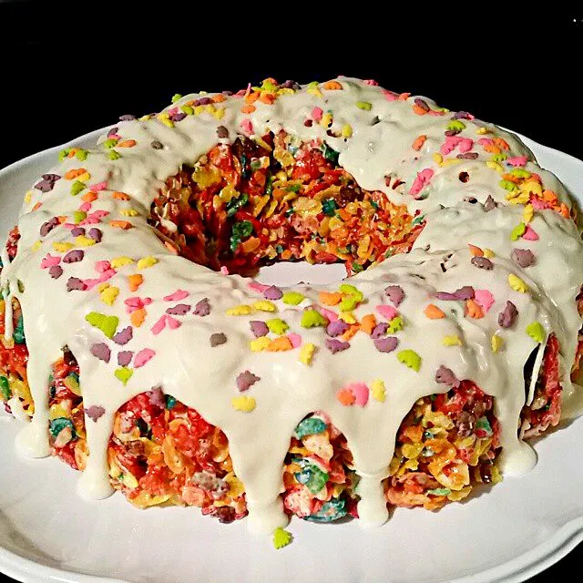 Fruity Pebbles Rice Krispies Treats marshmallow bundt cake with vanilla icing and dinosaur sprinkles|CHUENCHAIさん