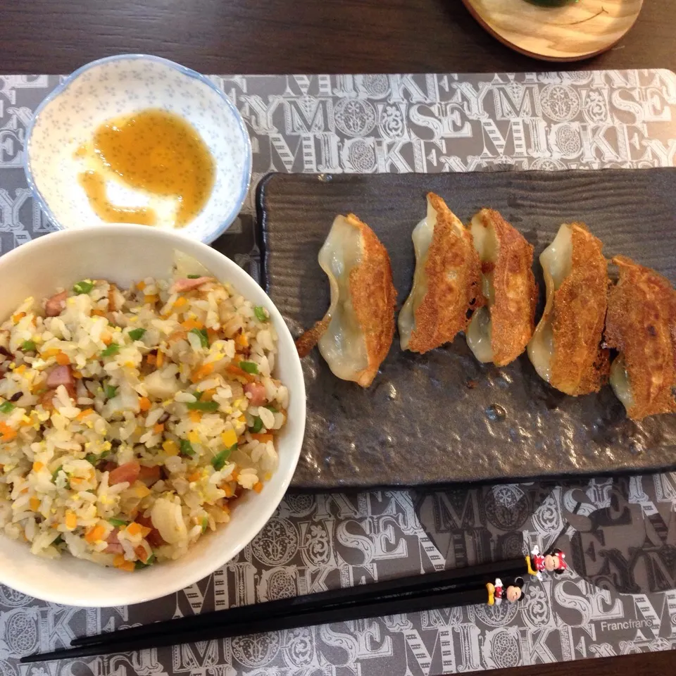 Snapdishの料理写真:チャーハン餃子定食|kanaさん