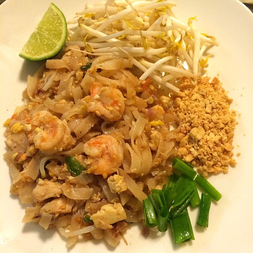 Chicken and shrimp Pad Thai|AAさん