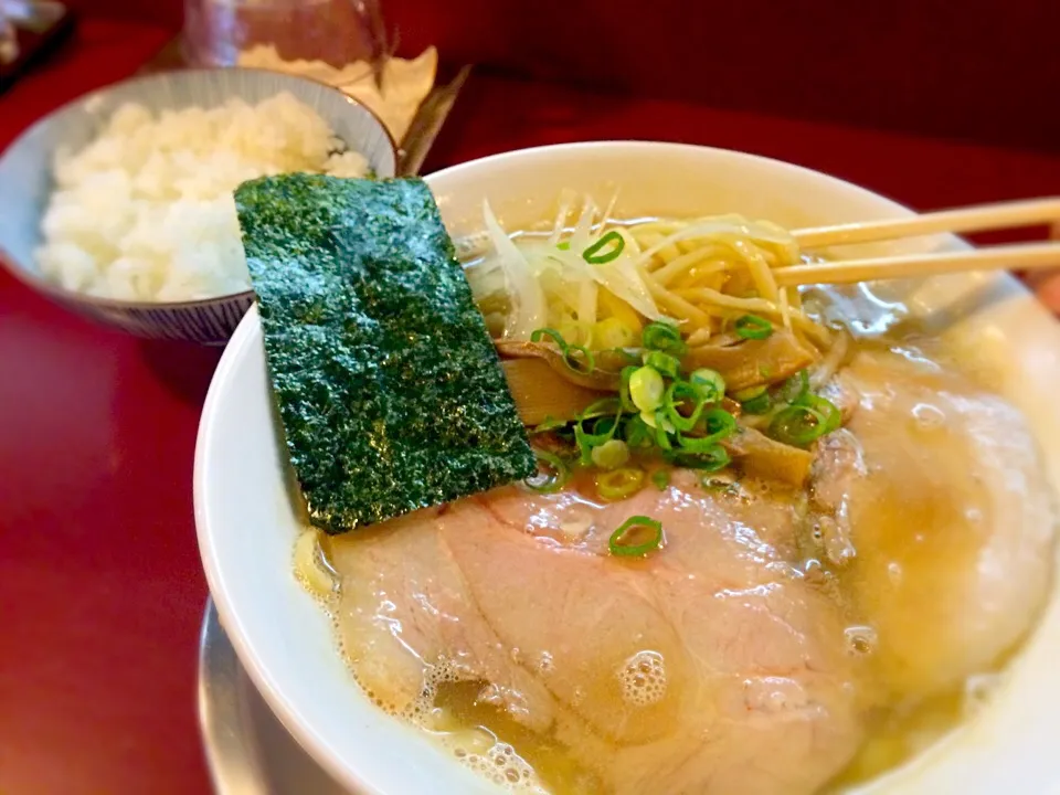 こってりラーメン、ランチタイムご飯無料！|えすとさん