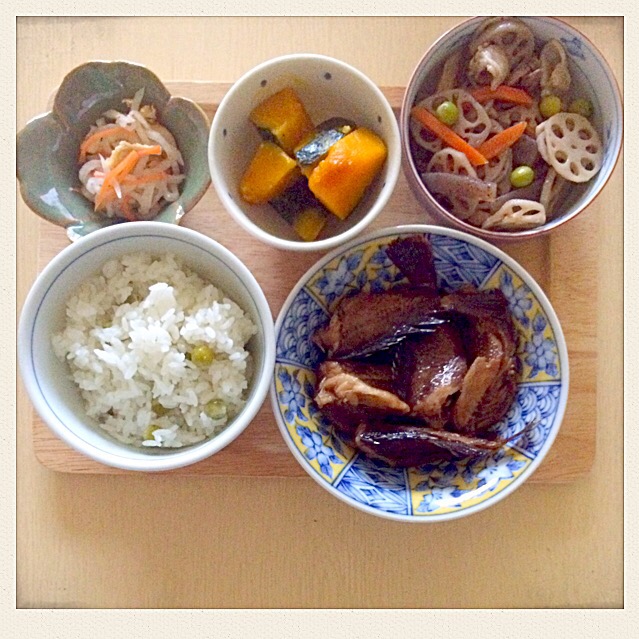 豆ご飯 魚釣りのいただきもので煮付け れんこんとえんどう豆の煮物 カボチャの煮物 大根なます とまこ O Snapdish スナップディッシュ Id V91zwa