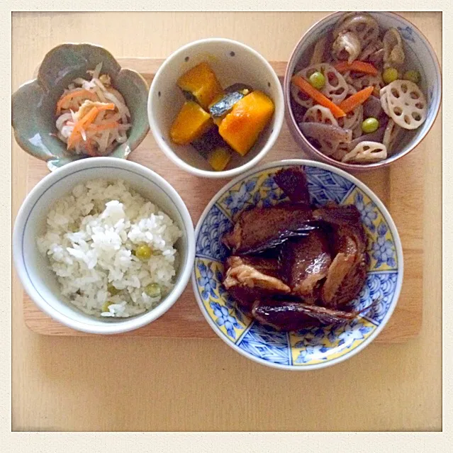 豆ご飯☆魚釣りのいただきもので煮付け☆れんこんとえんどう豆の煮物☆カボチャの煮物☆大根なます(๑◕ˇڡˇ◕๑)|とまこ(*^o^*)さん