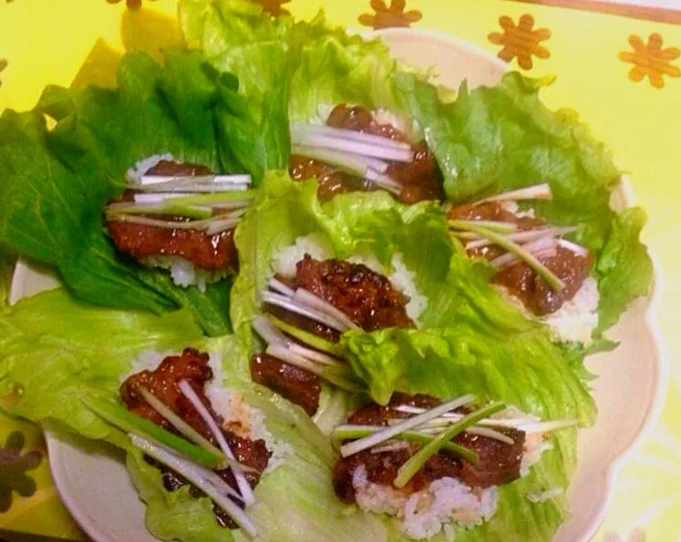 🍖Lettuce maki sushi...レタス寿司、食べながら巻き巻き！😋|🌺Sanntina🌺さん