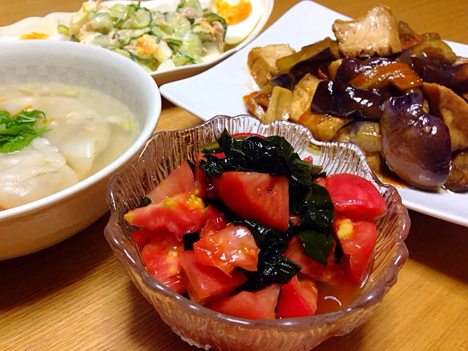 皆さんお気づきかもしれませんが今夜の晩御飯、肉も魚も無いやんか〜。真希ちゃんのトマトサラダ🍅🍅🍅|川上千尋さん