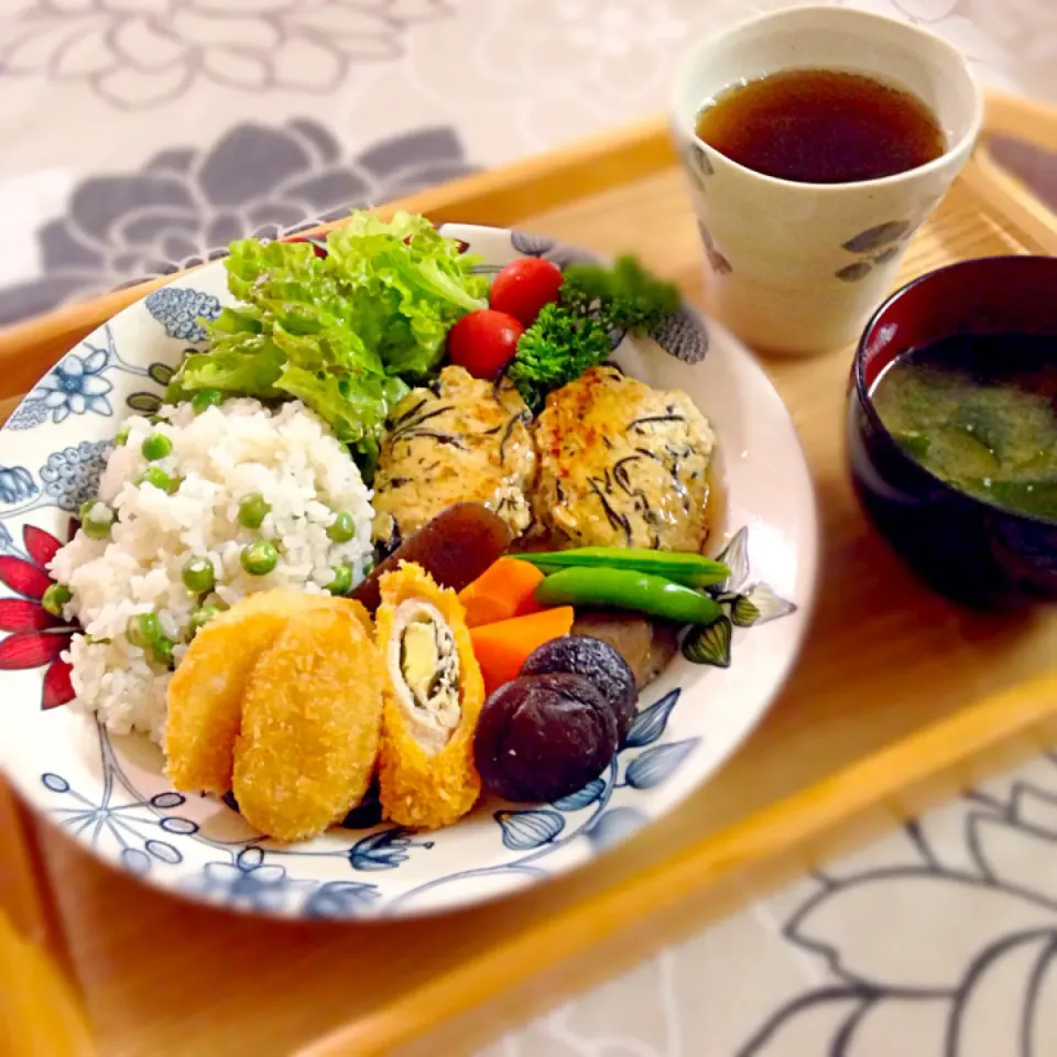 豆ご飯と豆腐バーグ♡|ゆかりさん