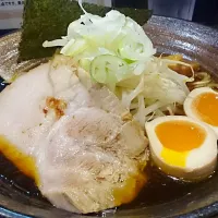 Snapdishの料理写真:つけめん屋 赤羽京介の京介醤油ラーメン+味玉子＠赤羽