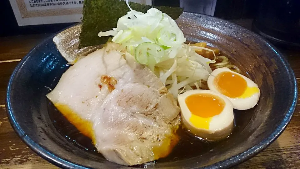 つけめん屋 赤羽京介の京介醤油ラーメン+味玉子＠赤羽|大脇さん