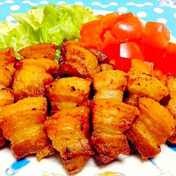 Snapdishの料理写真:豚肉揚げ - Lechon Kawali❤️😋✨|Liezlさん