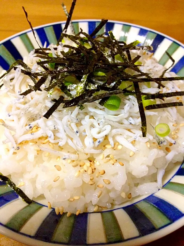 釜揚げしらす丼的な🎵地物だょ😉|まいりさん