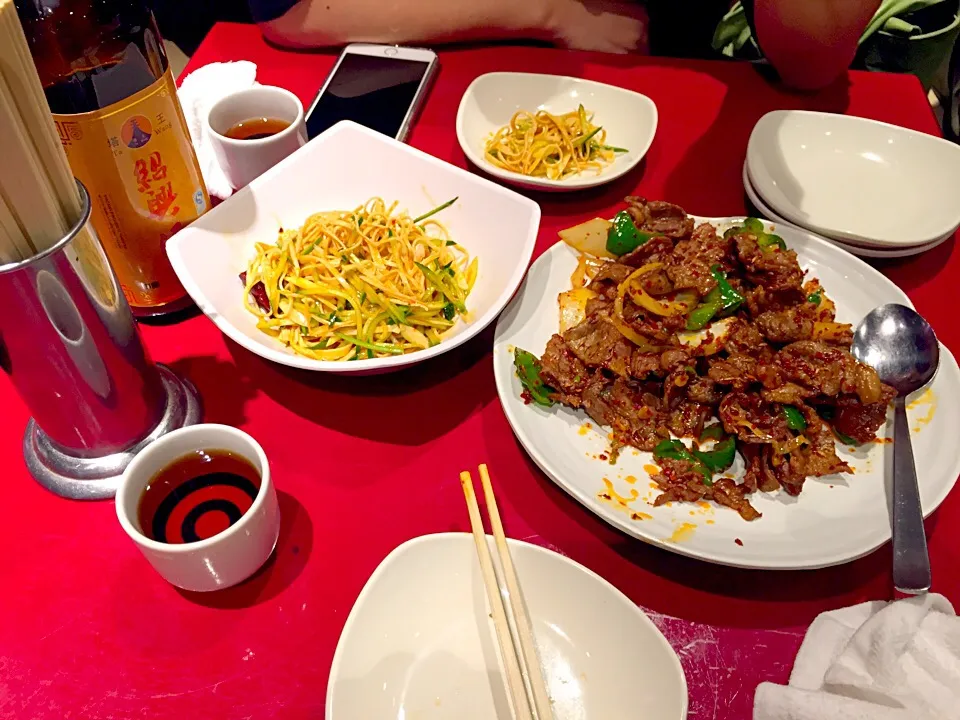 Snapdishの料理写真:干し豆腐、ラムのクミン炒め等|大沼慎太郎さん